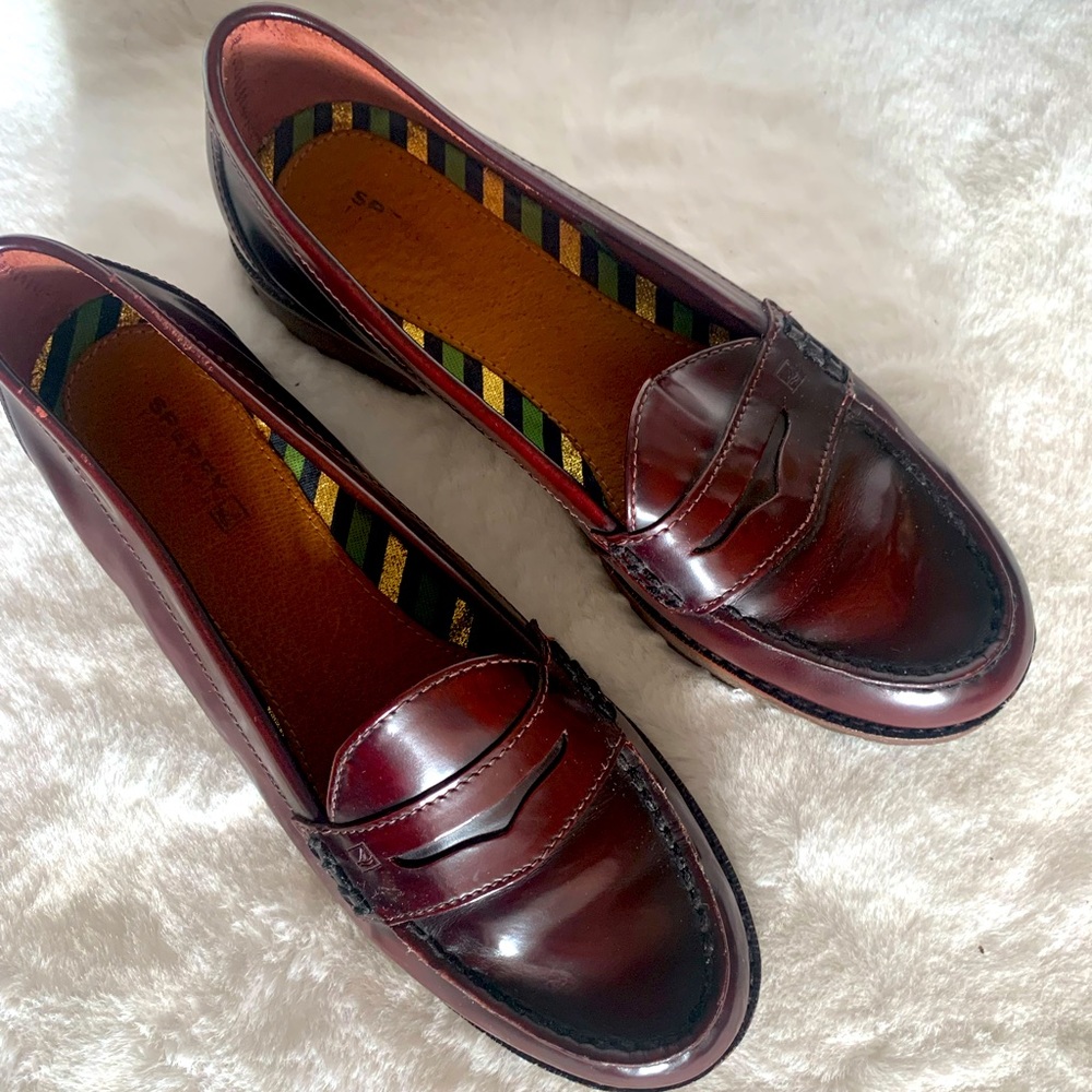 Sperry Top Sider Patent Burgundy Loafers in Size 7.5